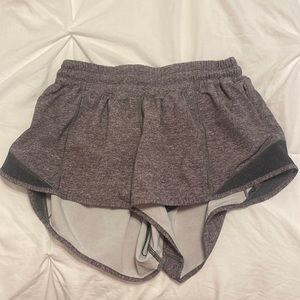lululemon hotty hot 2.5 low rise grey shorts